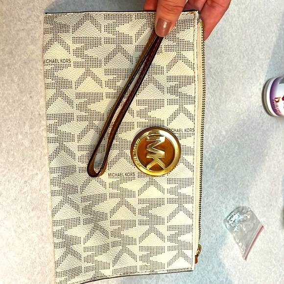 Michael Kors Wrislet - Picture 1 of 9